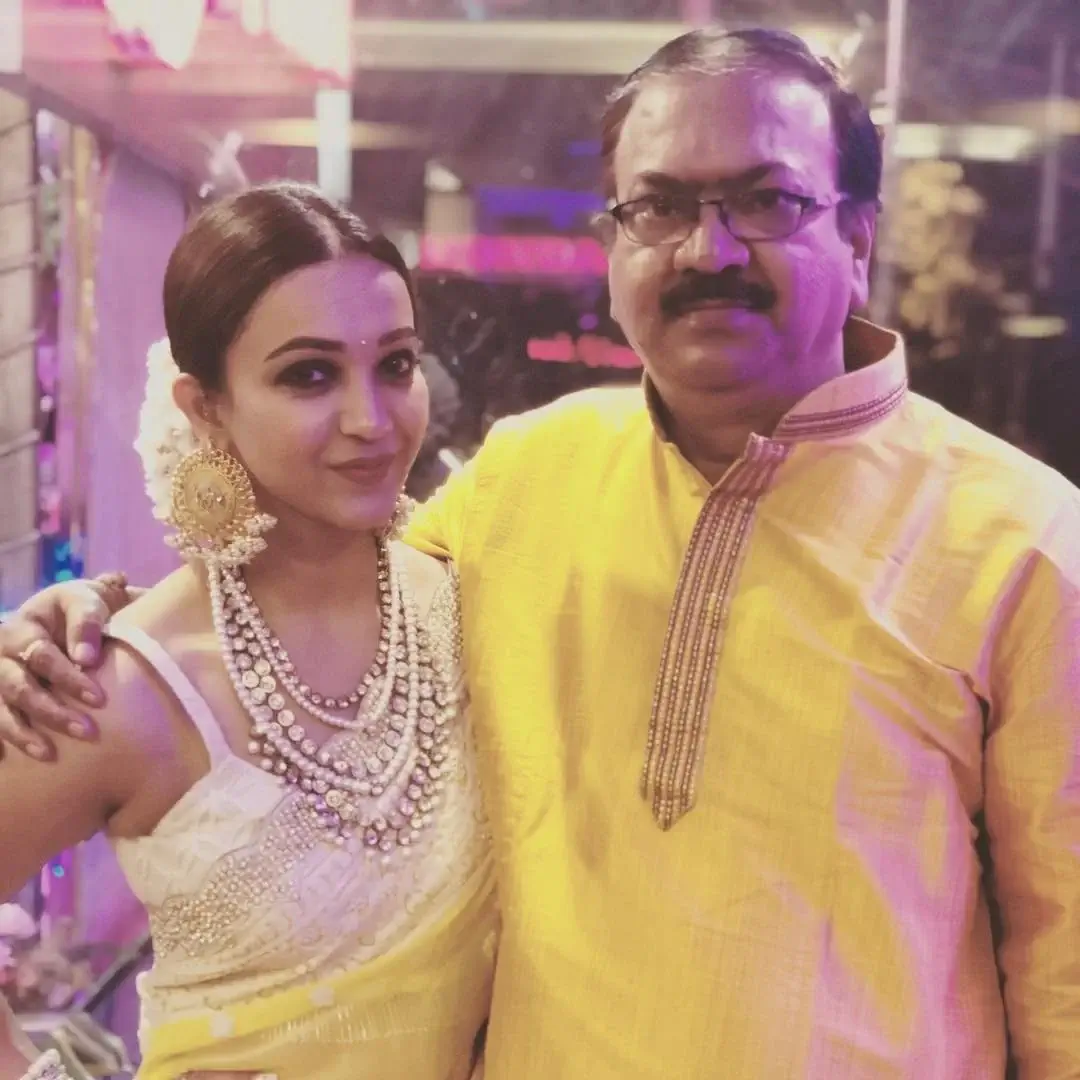 Koushani Mukherje and her father