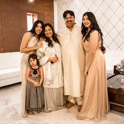 Kajol Chugh with her family members and parents